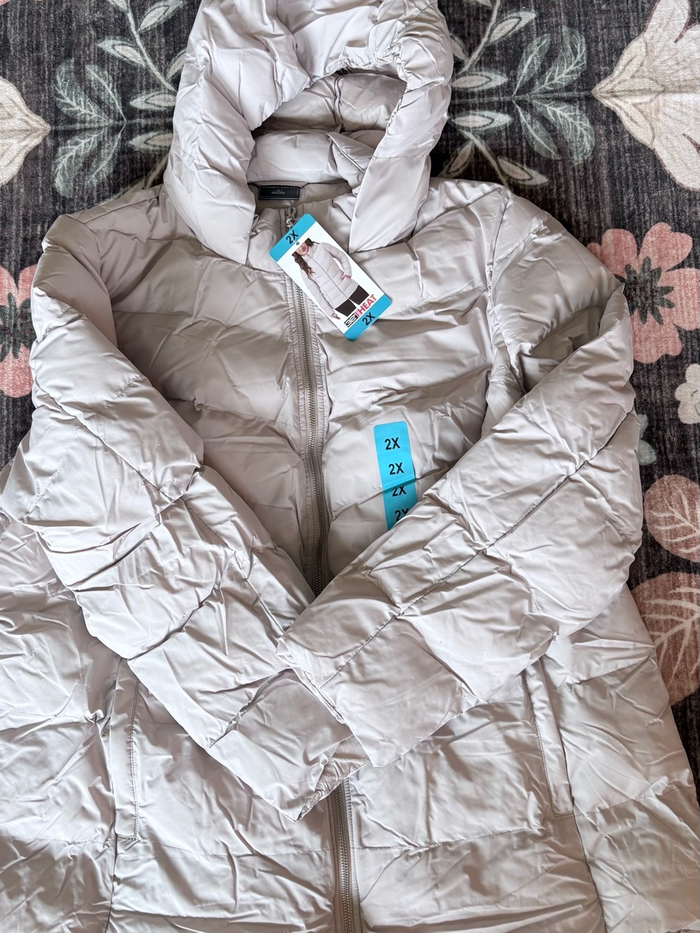 32 Degrees Women's Puffer Jacket in Light Taupe - Picture 3 of 5